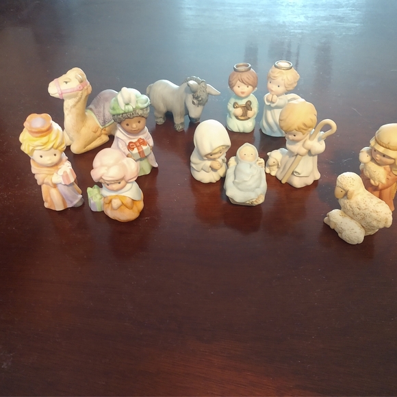 Avon Other - Vintage Heavenly Blessings Nativity Collection - 12 figurines